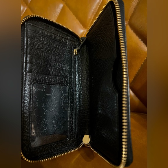 Michael Kors Wristlet black with gold hardware, pebbled leather material - Picture 3 of 3